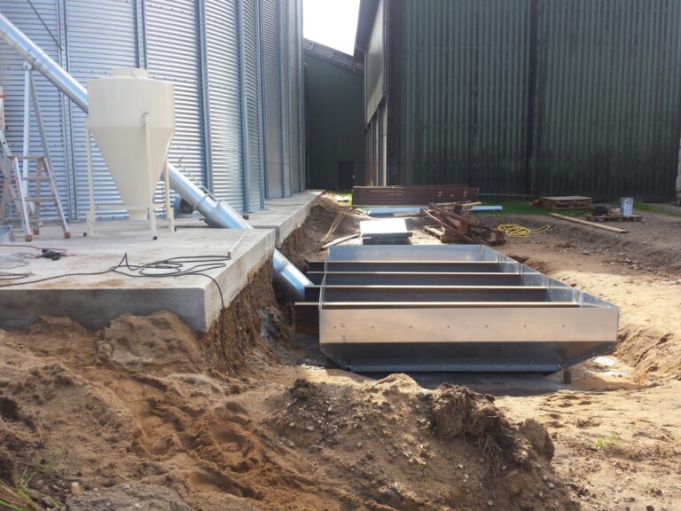 Montage der Annahmegosse 3 x 6 m