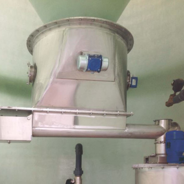 Dosierschnecke Ø150 mm aus Edelstahl mit mechanischem Notabsperrschieber, Rüttler, Drehflügelmelder und elektrischer Verschlussklappe